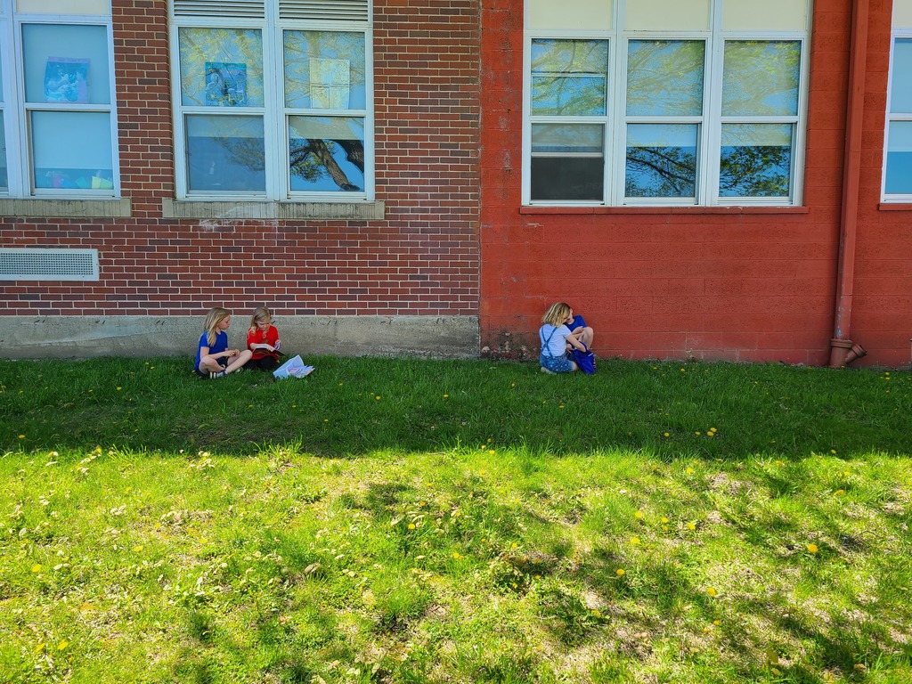1st & 5th grader reading buddies reading outside